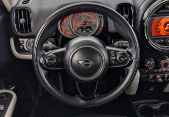 Подержанный автомобиль MINI Countryman 2020 года (22 фото)