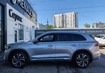 Подержанный автомобиль Geely Monjaro 2023 года (8 фото)