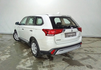 Подержанный автомобиль Mitsubishi Outlander 2018 года (6 фото)