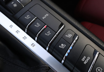 Подержанный автомобиль Porsche Macan 2015 года (17 фото)