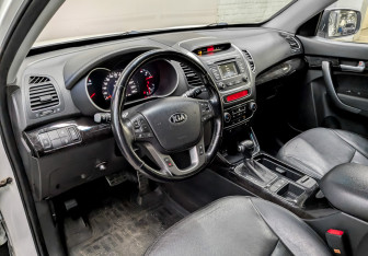 Подержанный автомобиль Kia Sorento 2014 года (16 фото)