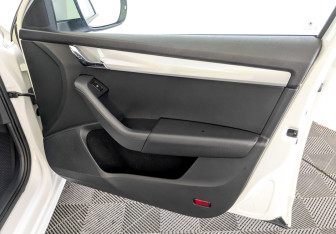 Подержанный автомобиль Skoda Octavia Liftback 2016 года (24 фото)