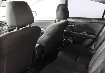 Подержанный автомобиль Mazda 3 Sedan 2007 года (12 фото)