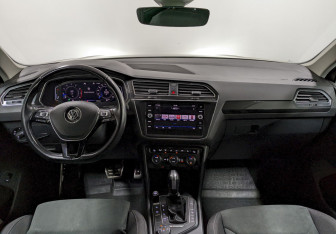 Подержанный автомобиль Volkswagen Tiguan 2019 года (23 фото)