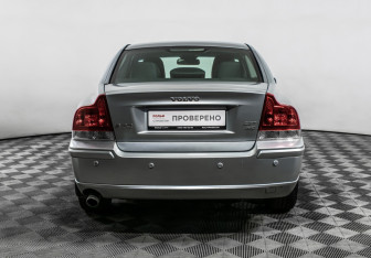 Подержанный автомобиль Volvo S60 2007 года (6 фото)