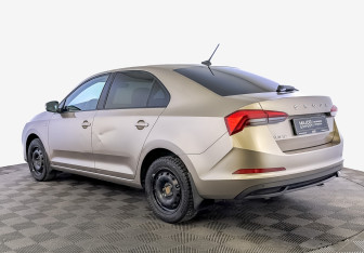 Подержанный автомобиль Skoda Rapid Liftback 2021 года (7 фото)