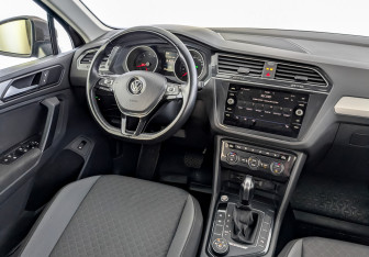 Подержанный автомобиль Volkswagen Tiguan 2020 года (30 фото)