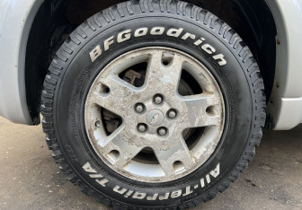 Подержанный автомобиль Ford Maverick 2006 года (9 фото)