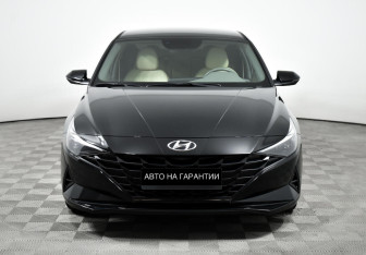 Подержанный автомобиль Hyundai Elantra Sedan 2021 года (2 фото)