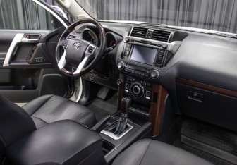 Подержанный автомобиль Toyota Land Cruiser Prado 2014 года (10 фото)
