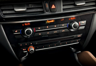 Подержанный автомобиль BMW X6 2018 года (27 фото)