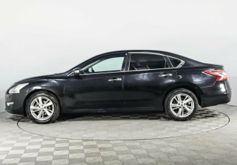 Подержанный автомобиль Nissan Teana 2015 года (3 фото)