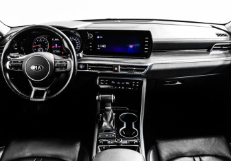 Подержанный автомобиль Kia K5 2020 года (11 фото)