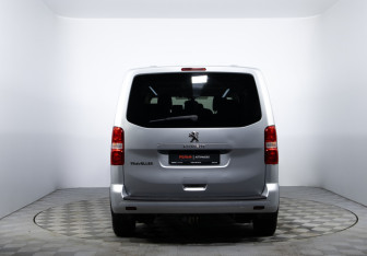 Подержанный автомобиль Peugeot Traveller 2018 года (5 фото)