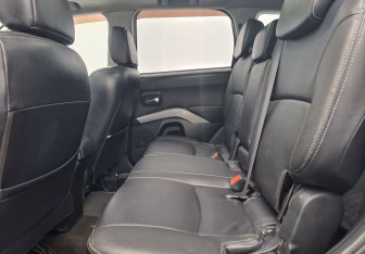 Подержанный автомобиль Mitsubishi Outlander 2008 года (11 фото)