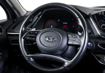 Подержанный автомобиль Hyundai Sonata 2020 года (13 фото)