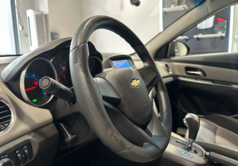 Подержанный автомобиль Chevrolet Cruze Sedan 2011 года (13 фото)
