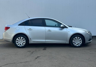 Подержанный автомобиль Chevrolet Cruze Sedan 2012 года (4 фото)