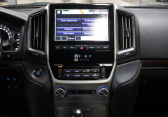 Подержанный автомобиль Toyota Land Cruiser Suv 2018 года (14 фото)