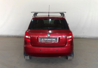 Подержанный автомобиль Skoda Fabia Hatchback 2008 года (5 фото)