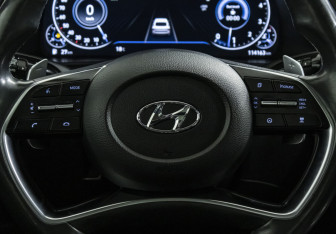 Подержанный автомобиль Hyundai Sonata 2019 года (13 фото)