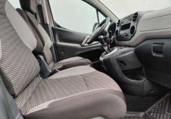 Подержанный автомобиль Peugeot Partner 2011 года (10 фото)