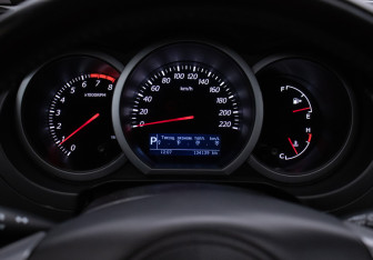 Подержанный автомобиль Suzuki Grand Vitara 2011 года (12 фото)