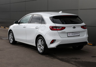 Подержанный автомобиль Kia Ceed Hatchback 2018 года (7 фото)