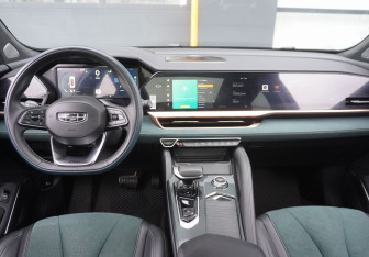 Подержанный автомобиль Geely Monjaro 2023 года (16 фото)