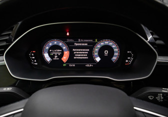 Подержанный автомобиль Audi Q3 2020 года (13 фото)