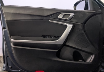 Подержанный автомобиль Kia Ceed Wagon 2020 года (19 фото)
