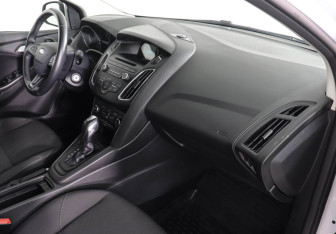Подержанный автомобиль Ford Focus Hatchback 2018 года (10 фото)