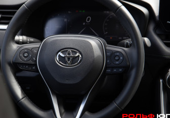 Подержанный автомобиль Toyota RAV4 2024 года (13 фото)