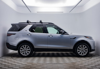 Подержанный автомобиль Land Rover Discovery 2021 года (6 фото)