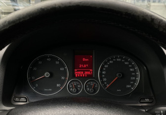 Подержанный автомобиль Volkswagen Jetta Sedan 2009 года (20 фото)