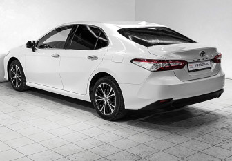 Подержанный автомобиль Toyota Camry Sedan 2020 года (7 фото)