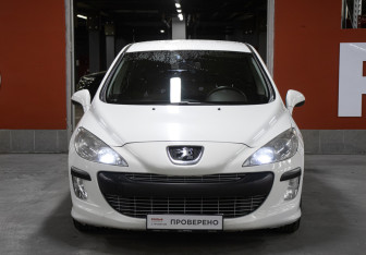 Подержанный автомобиль Peugeot 308 Hatchback 2008 года (2 фото)