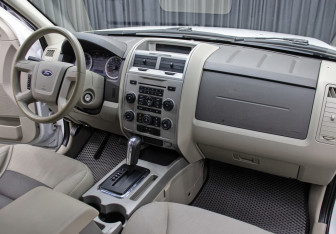 Подержанный автомобиль Ford Escape 2007 года (10 фото)