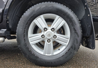 Подержанный автомобиль Toyota Land Cruiser Suv 2012 года (23 фото)
