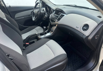 Подержанный автомобиль Chevrolet Cruze Sedan 2012 года (13 фото)