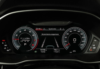 Подержанный автомобиль Audi Q3 2019 года (11 фото)