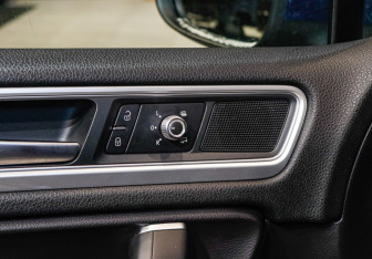 Подержанный автомобиль Volkswagen Touareg 2016 года (10 фото)