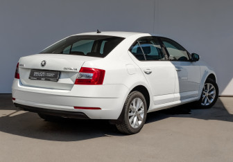Подержанный автомобиль Skoda Octavia Liftback 2019 года (5 фото)