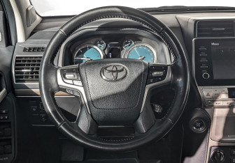 Подержанный автомобиль Toyota Land Cruiser Prado 2020 года (22 фото)