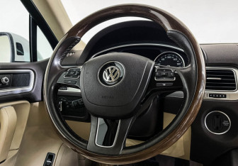 Подержанный автомобиль Volkswagen Touareg 2016 года (14 фото)