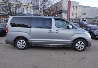 Подержанный автомобиль Hyundai Grand Starex 2011 года (4 фото)
