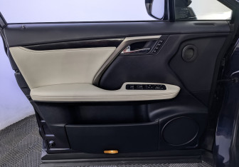 Подержанный автомобиль Lexus RX 2021 года (19 фото)