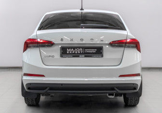 Подержанный автомобиль Skoda Rapid Liftback 2022 года (6 фото)