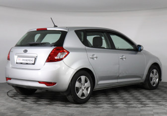 Подержанный автомобиль Kia Ceed Hatchback 2010 года (3 фото)