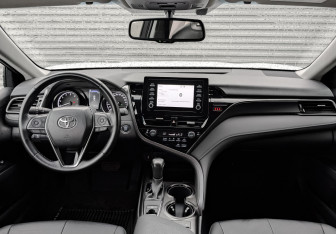 Подержанный автомобиль Toyota Camry Sedan 2021 года (14 фото)